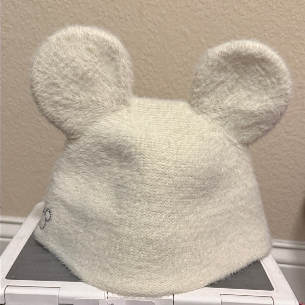 Disneyland Tokyo Resorts Cozy White Bear Ear Hat - Picture 2 of 2